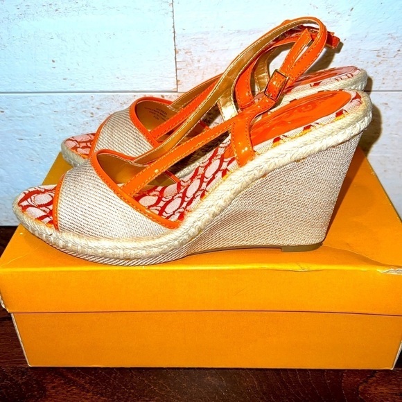 UNISA Women’s Orange Canvas Espadrille Wedge Sandals Size 8.5 - Picture 1 of 6